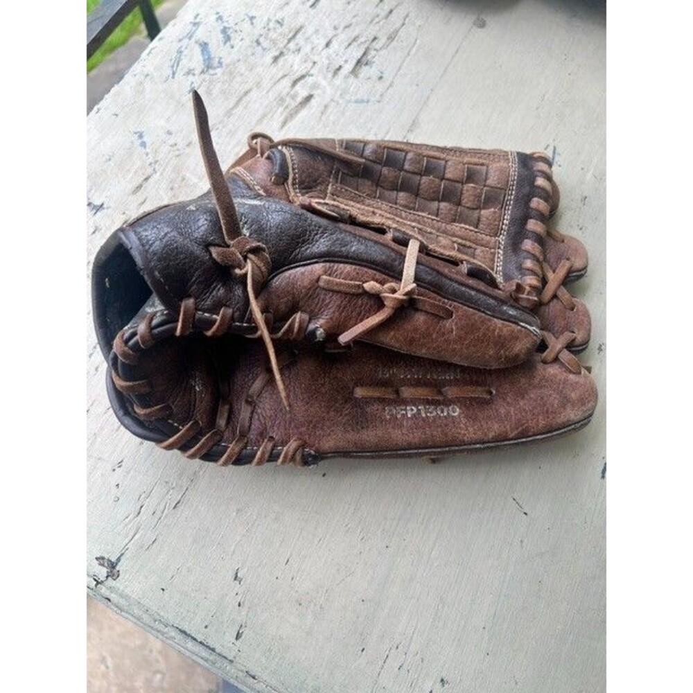 Easton Prowess PFP1300 13" Fastpitch Softball Glove Right Hand Throw Leather
